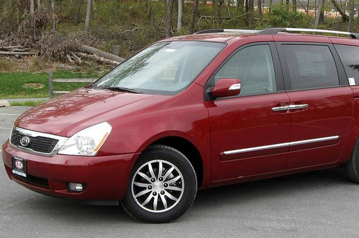 Thuê xe du lịch gia đình Kia Carnival 7 chỗ